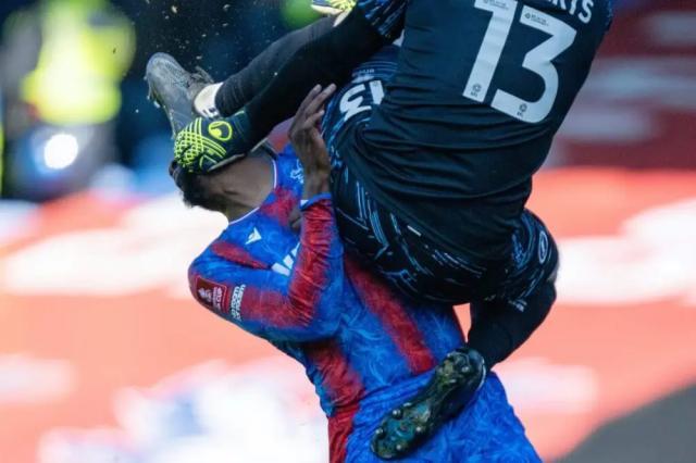 马特塔遭“杀人踢”，水晶宫主帅：对手好意反铸大错