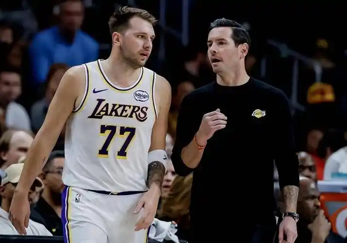 九游游戏-下课？雷迪克下课湖人？尘埃落定，东契奇被换下，谁注意他反应|詹姆斯|奥斯汀-里弗斯|卢卡-东契奇|洛杉矶湖人队|JJ-雷迪克_新浪体育_新浪新闻